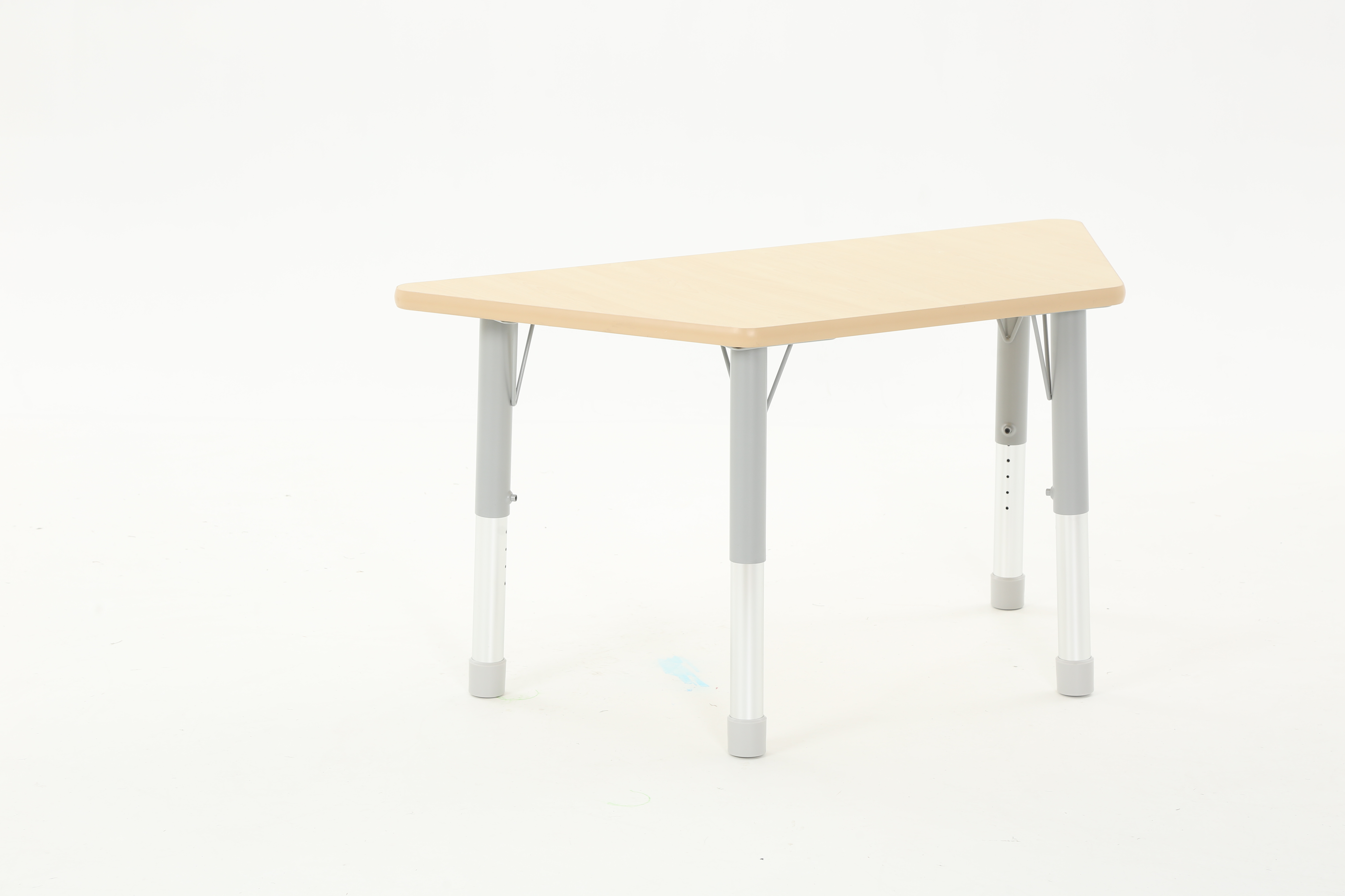 Tisch Owlaf, trapezförmig, höhenverstellbar (39-61,5 cm) – 7Y9A8653